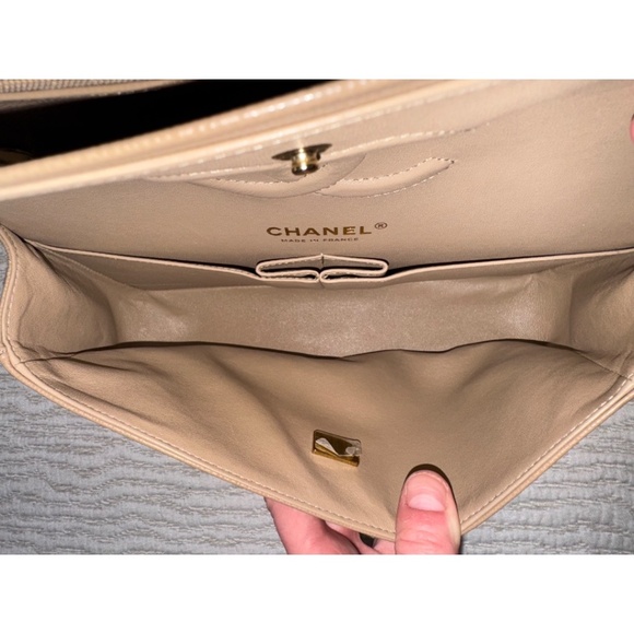 COPY - CHANEL CLASSIC DOUBLE FLAP MEDIUM CAVIAR LEATHER - LIKE NEW CONDITION - Picture 12 of 16